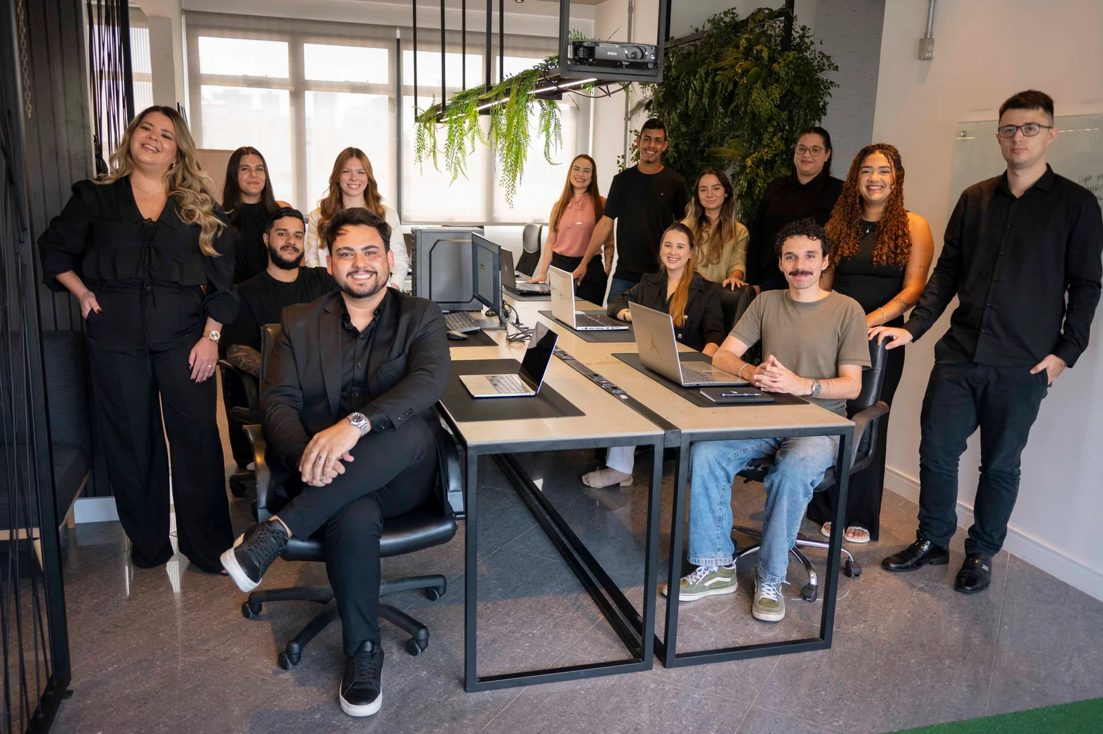 Time da Brev Partner trabalhando na sede em Santo André
